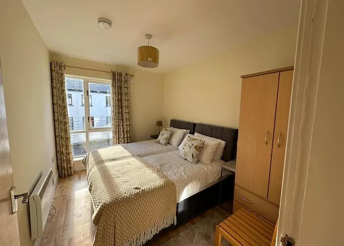 Town Centre Apartment *